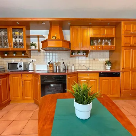 Zoeldpart Apartment Balatonszarszo